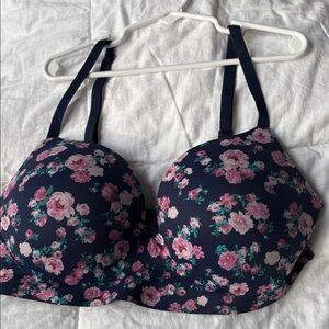 Victoria's Secret Incredible bra- padded no wire 34D